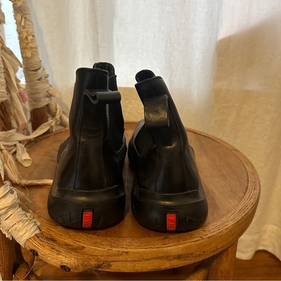 Vintage Prada Sport ankle boots with Vibram sole - Picture 4 of 6